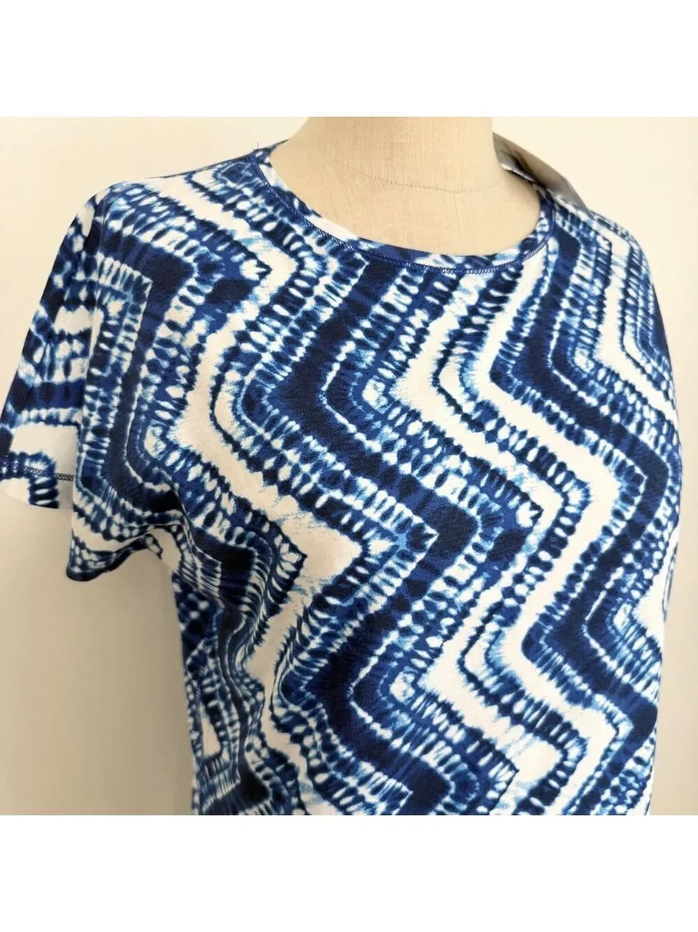 Olsen Blue White Tie Dye Chevron Short Sleeve Cotton Top T-Shirt Womens Size 6 - Picture 2 of 12